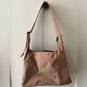 BAGGU nylon shoulder bag in taupe